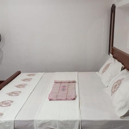 Relax Home Rambukkana Exterior photo
