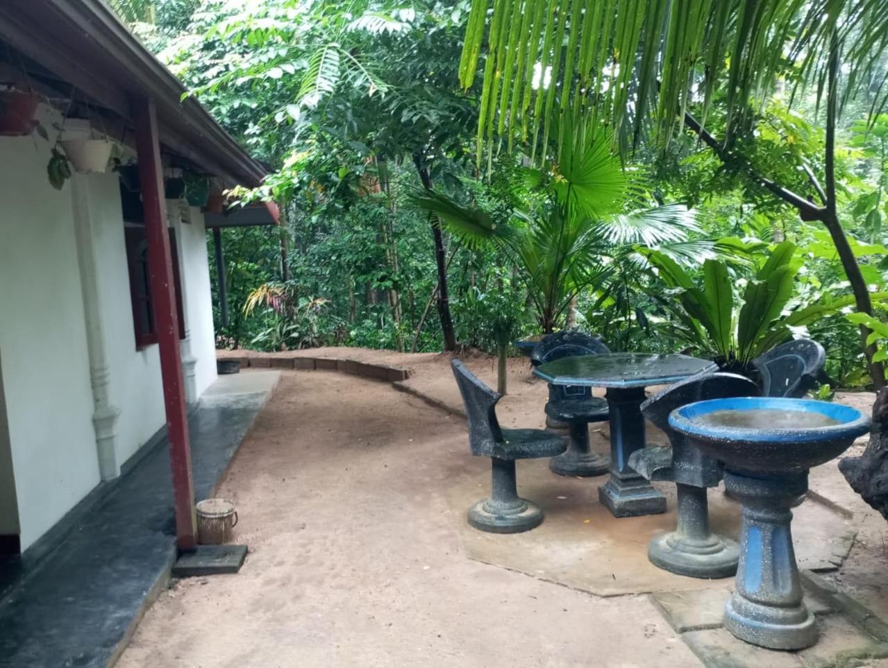 Relax Home Rambukkana Exterior photo